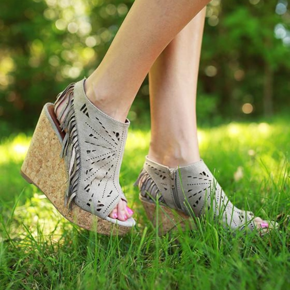 Fringe wedge Sandals